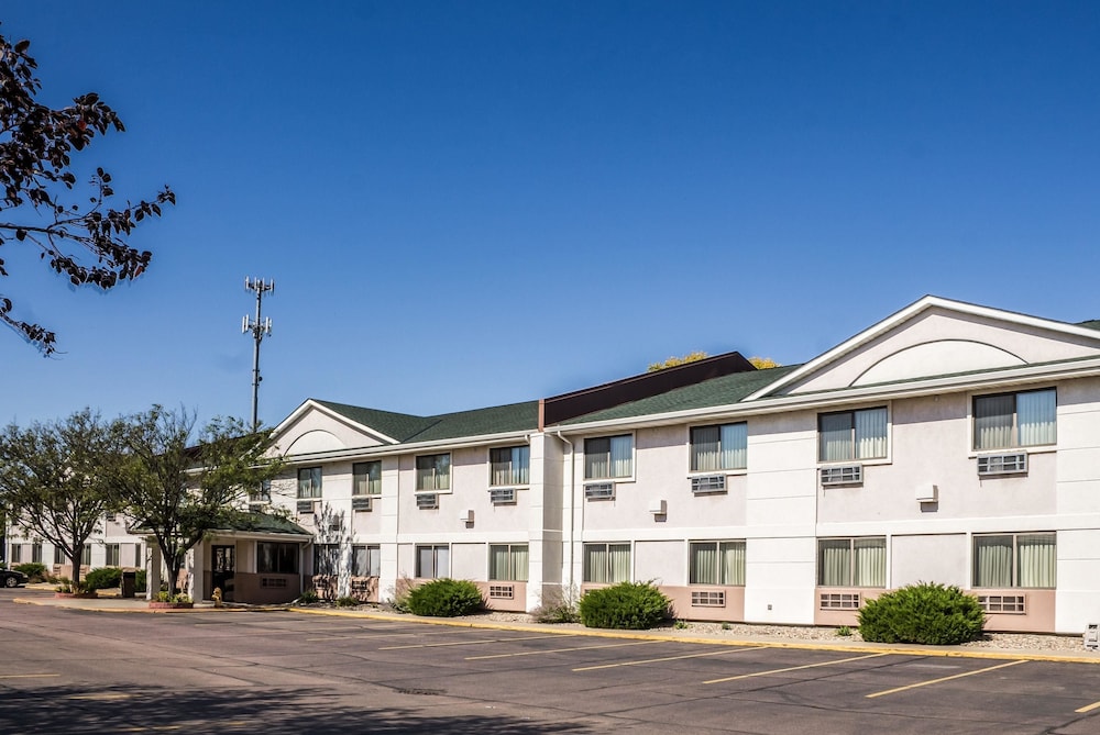 Pet Friendly Quality Inn & Suites South in Sioux Falls, South Dakota