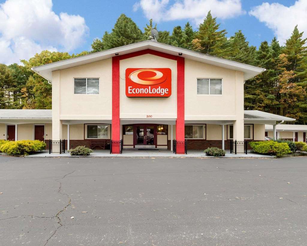 Pet Friendly Econo Lodge in Sutton, Massachusetts