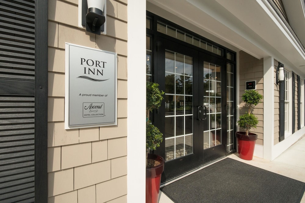 Pet Friendly Port Inn Kennebunk, an Ascend Hotel Collection Member in Kennebunk, Maine