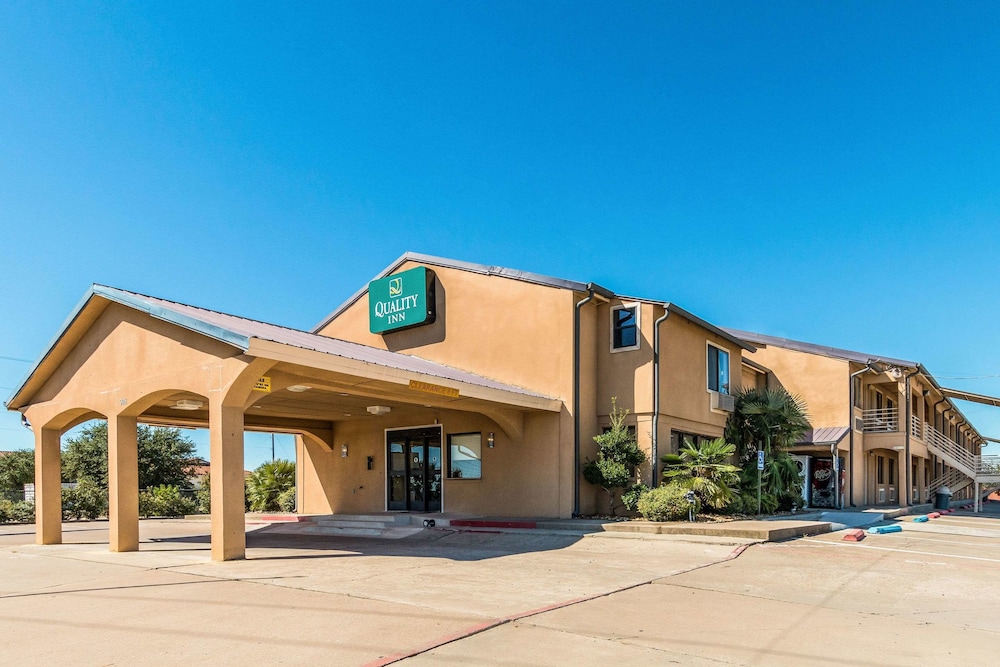 Pet Friendly Quality Inn in Corsicana, Texas