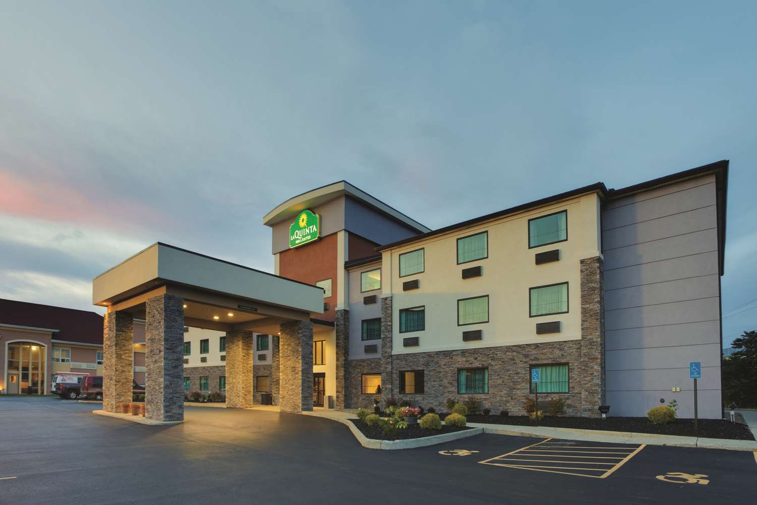 Pet Friendly La Quinta Inn & Suites Batavia in Batavia, New York