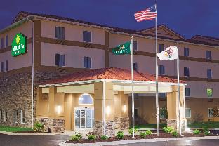 Pet Friendly La Quinta Inn & Suites Rockford in Rockford, Illinois