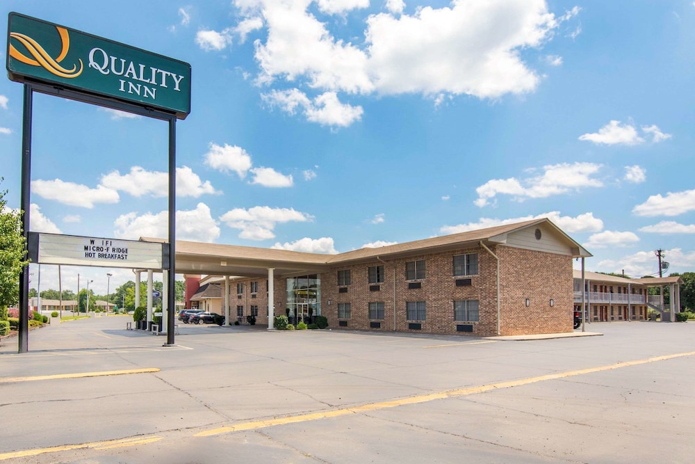 Pet Friendly Quality Inn in Arkadelphia, Arkansas