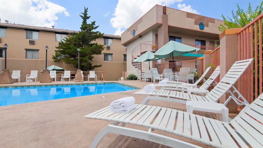 Pet Friendly Best Western Turquoise Inn & Suites in Cortez, Colorado