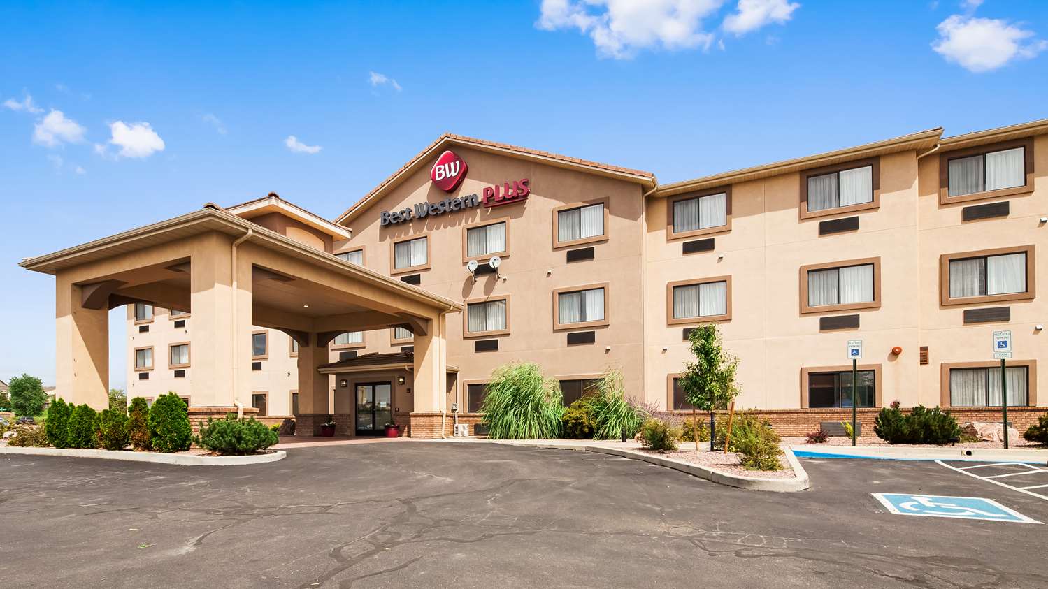 Pet Friendly Best Western Plus Eagleridge Inn & Suites in Pueblo, Colorado