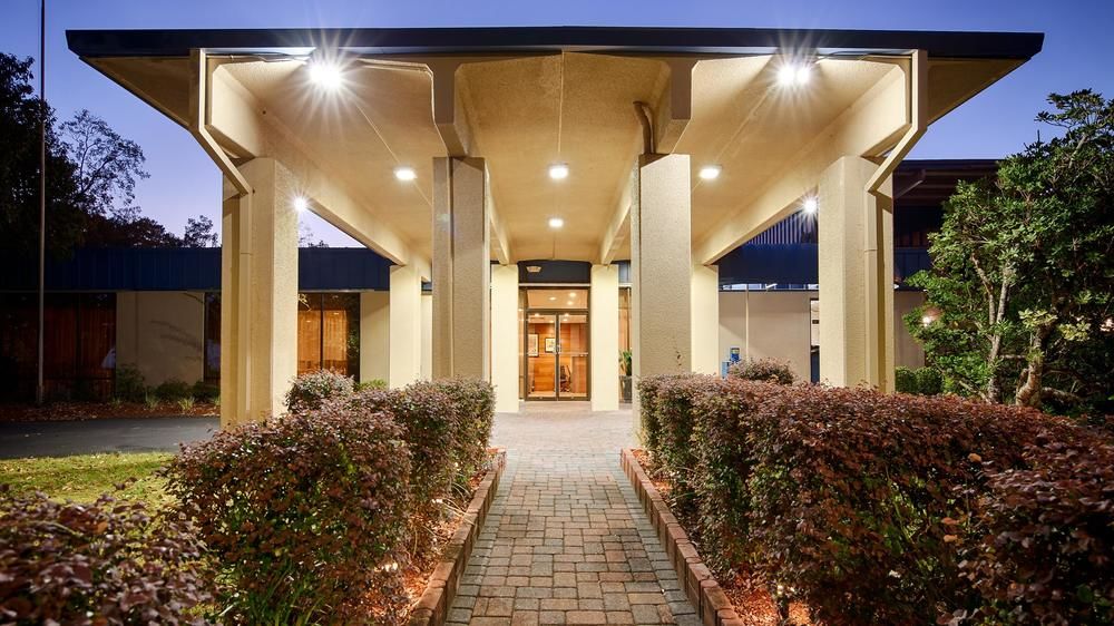 Pet Friendly Best Western Crossroads Inn in DeFuniak Springs, Florida