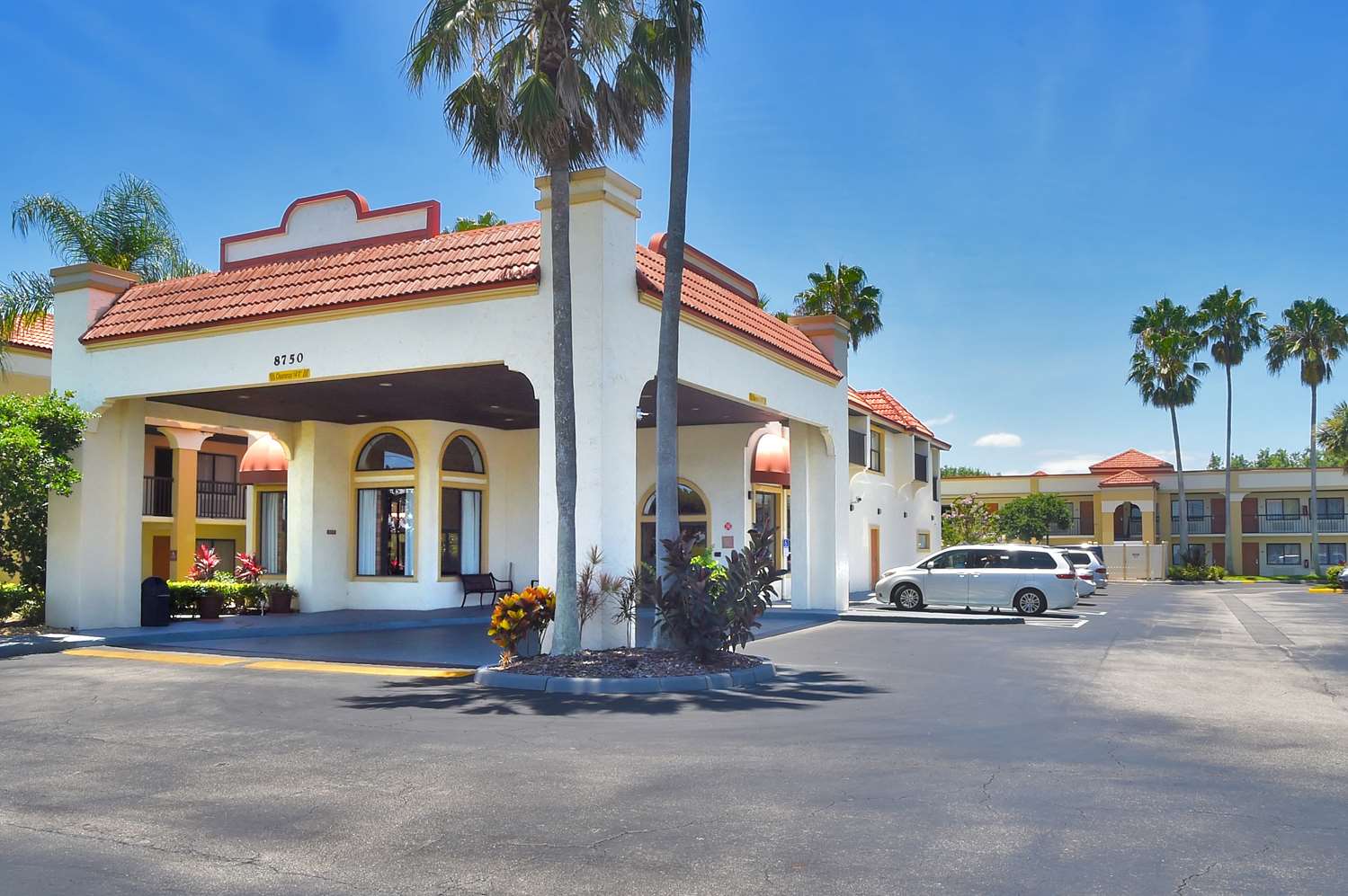 Pet Friendly Best Western Orlando East Inn & Suites in Orlando, Florida