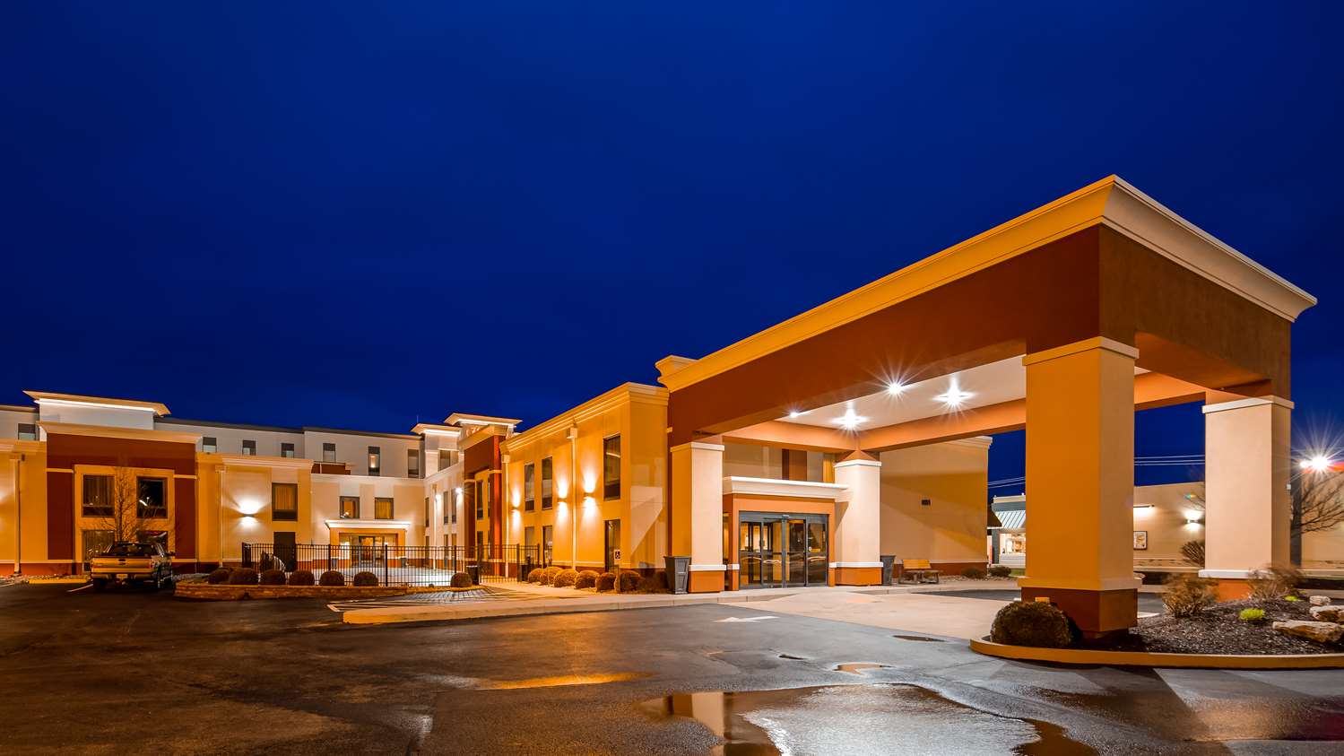 Pet Friendly Best Western Plus Parkway Hotel in Alton, Illinois