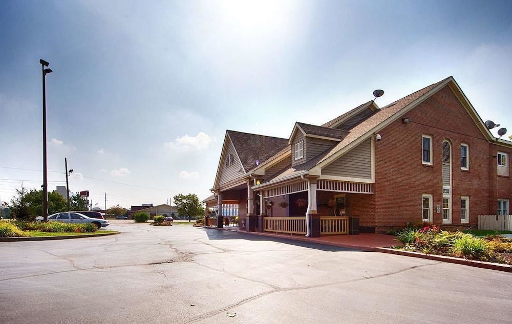 Pet Friendly Best Western Country Suites in Indianapolis, Indiana