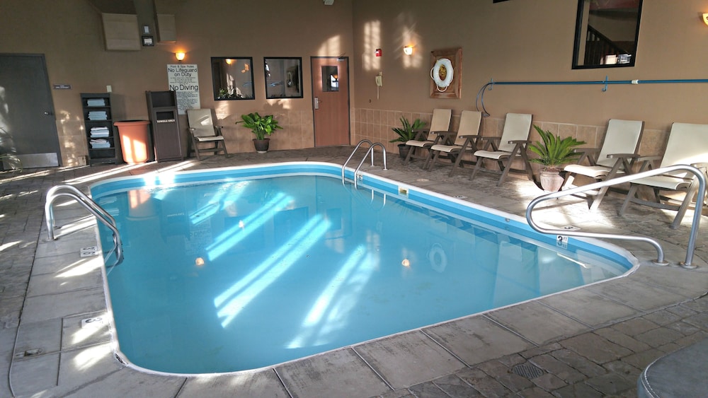 Pet Friendly Best Western Plus Country Inn & Suites in Dodge City, Kansas