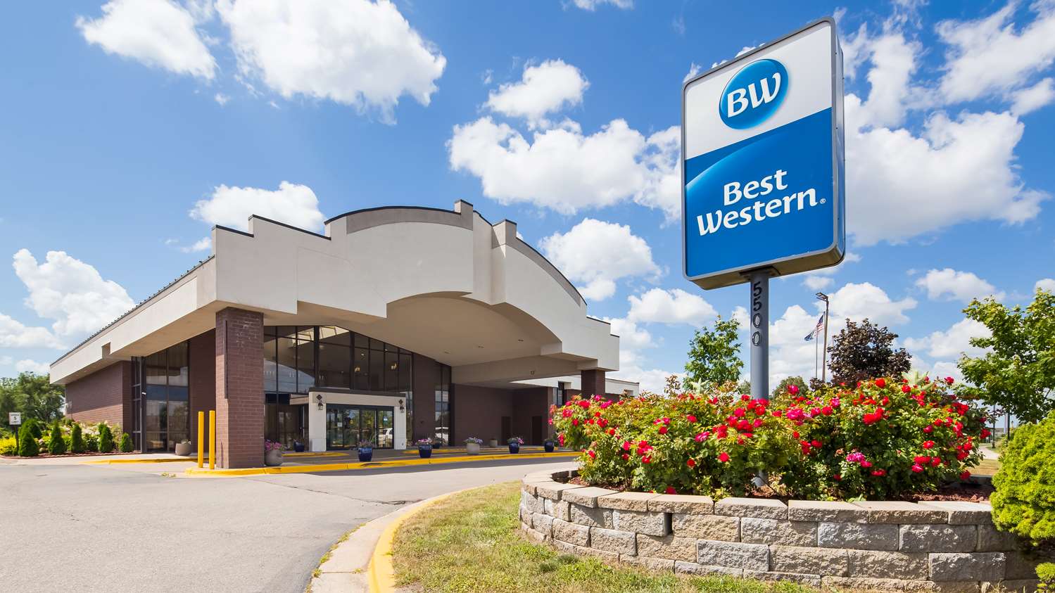 Pet Friendly Best Western Hospitality Hotel & Suites in Grand Rapids, Michigan