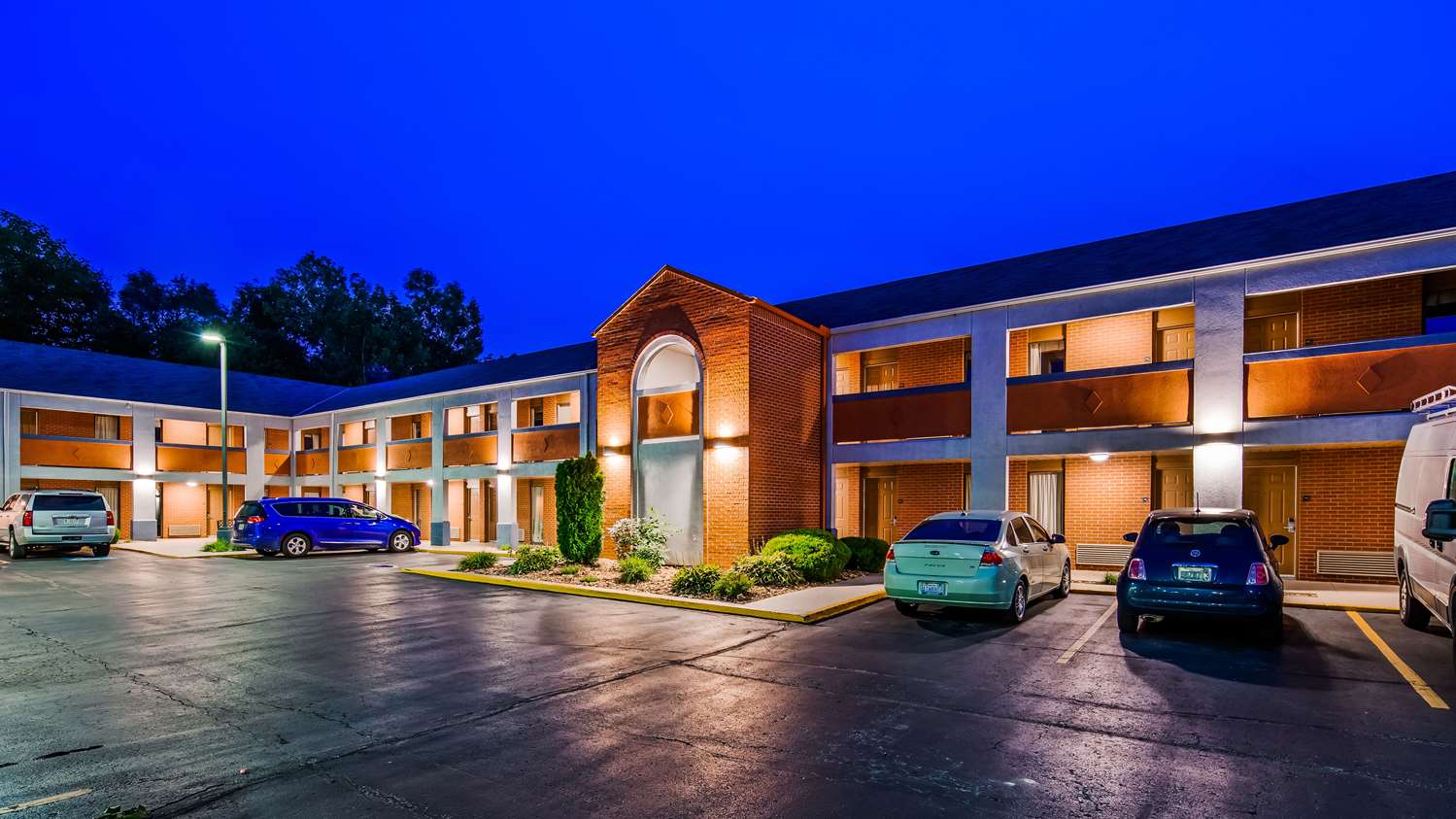 Pet Friendly Best Western Country Inn - North in Kansas City, Missouri