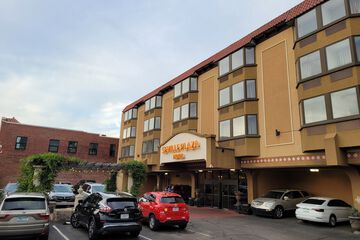 Pet Friendly Best Western Plus Seville Plaza Hotel in Kansas City, Missouri