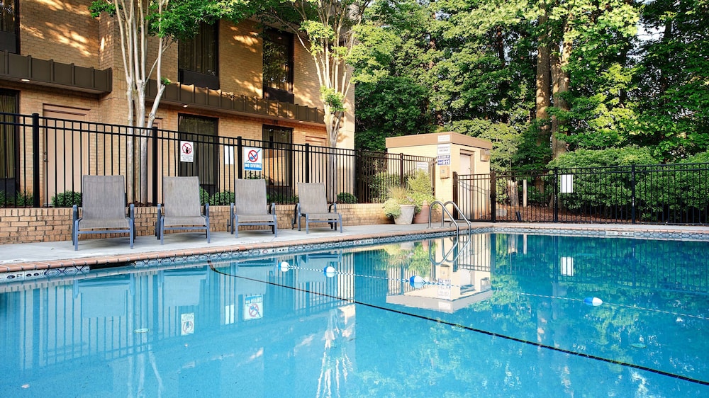 Pet Friendly Best Western Plus Cary Inn - Nc State in Cary, North Carolina