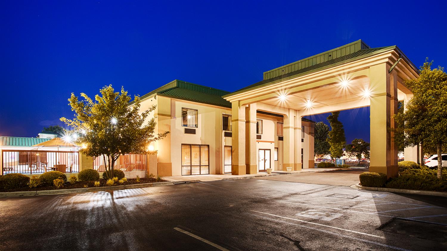 Pet Friendly Best Western Lumberton in Lumberton, North Carolina