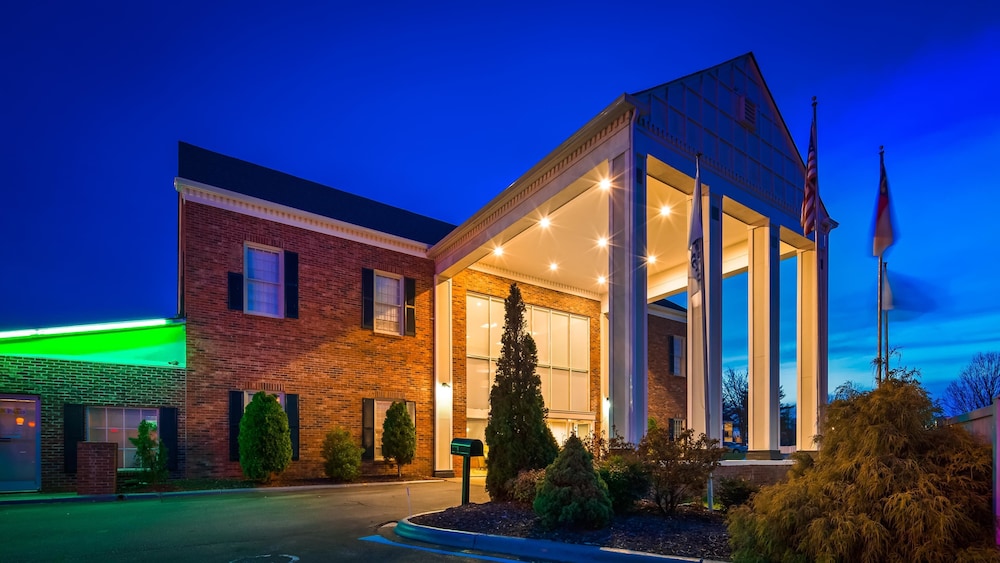 Pet Friendly Best Western Hendersonville Inn in Hendersonville, North Carolina