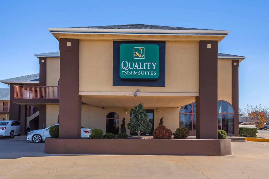Pet Friendly Quality Inn & Suites in Owasso, Oklahoma