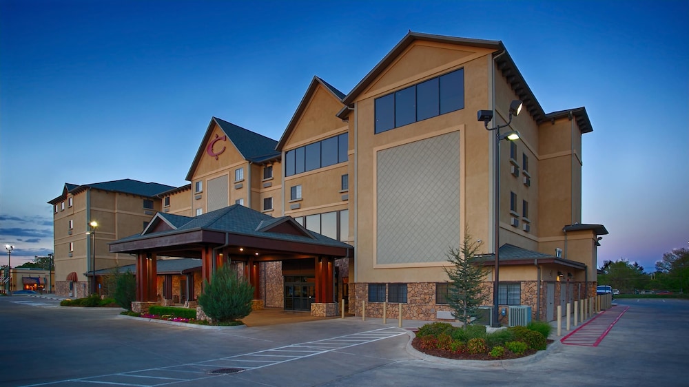 Pet Friendly Best Western Plus Cimarron Hotel & Suites in Stillwater, Oklahoma