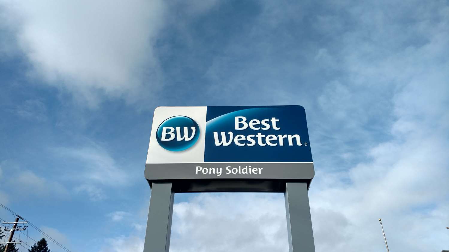 Pet Friendly Best Western Pony Soldier Inn - Airport in Portland, Oregon