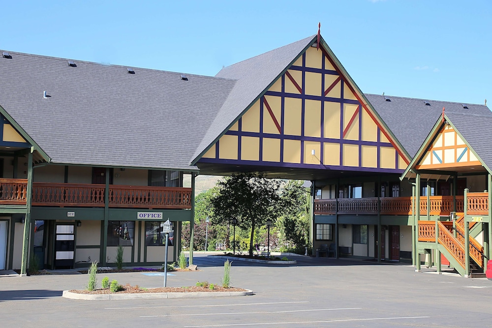Pet Friendly Best Western Windsor Inn in Ashland, Oregon