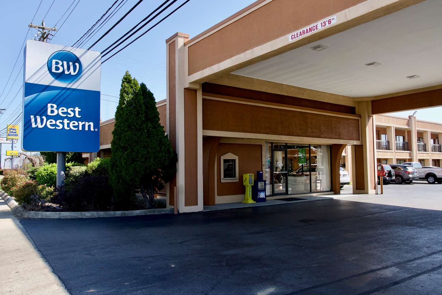 Pet Friendly Best Western Thunderbird Motel in Cookeville, Tennessee