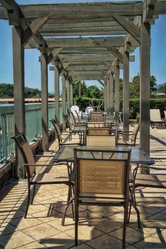 Pet Friendly Best Western Newport Inn in Newport, Tennessee