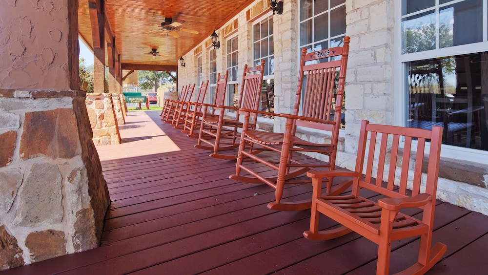 Pet Friendly Best Western Plus Fredericksburg in Fredericksburg, Texas