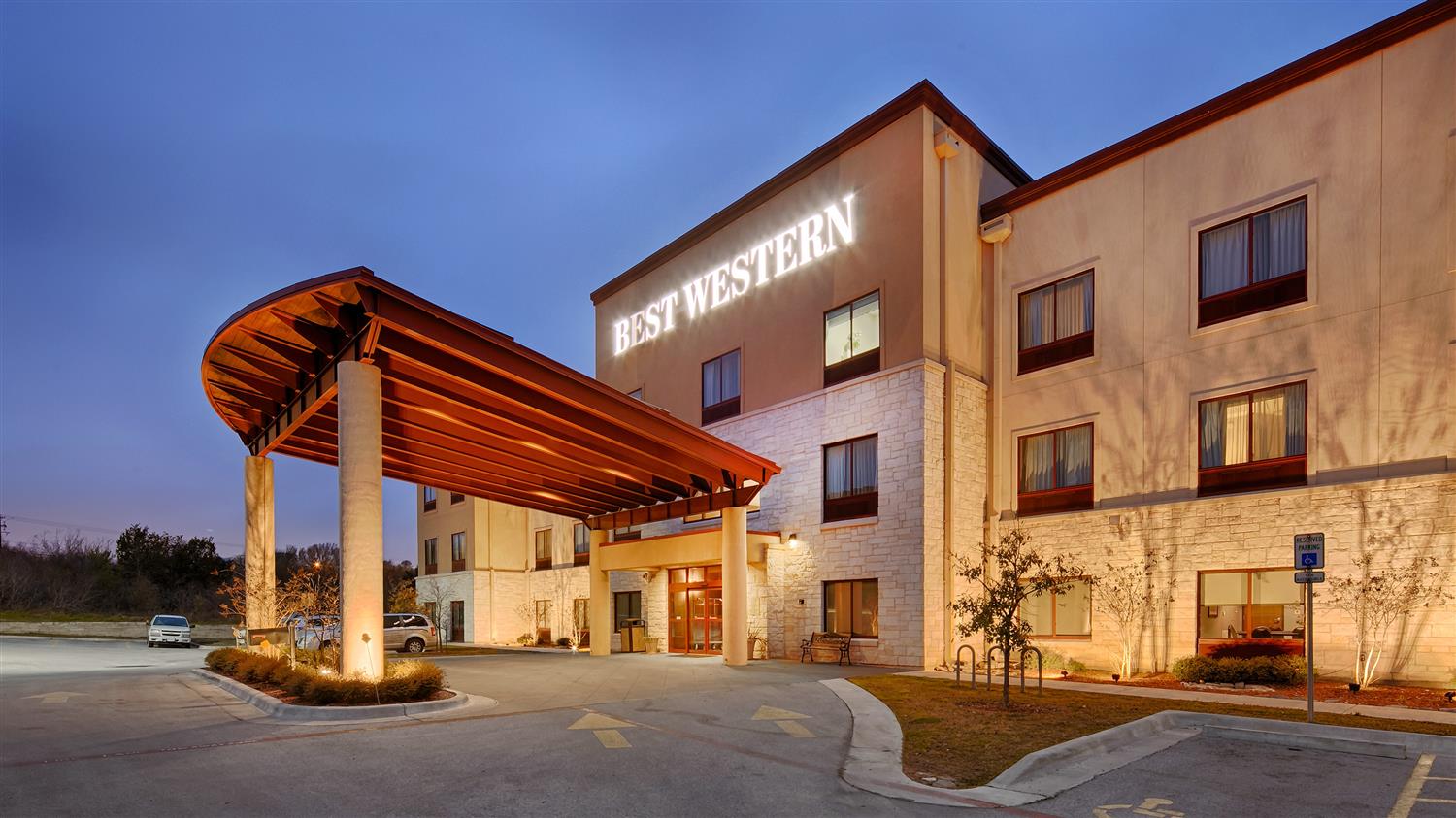 Pet Friendly Best Western Plus Austin Airport Inn & Suites in Austin, Texas