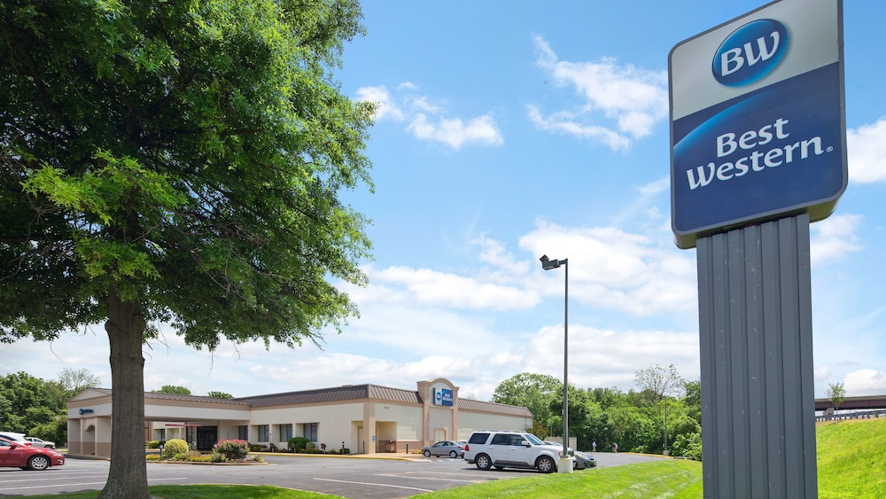 Pet Friendly Best Western Leesburg Hotel & Conference Center in Leesburg, Virginia