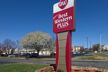 Pet Friendly Best Western Plus Inn At Valley View in Roanoke, Virginia