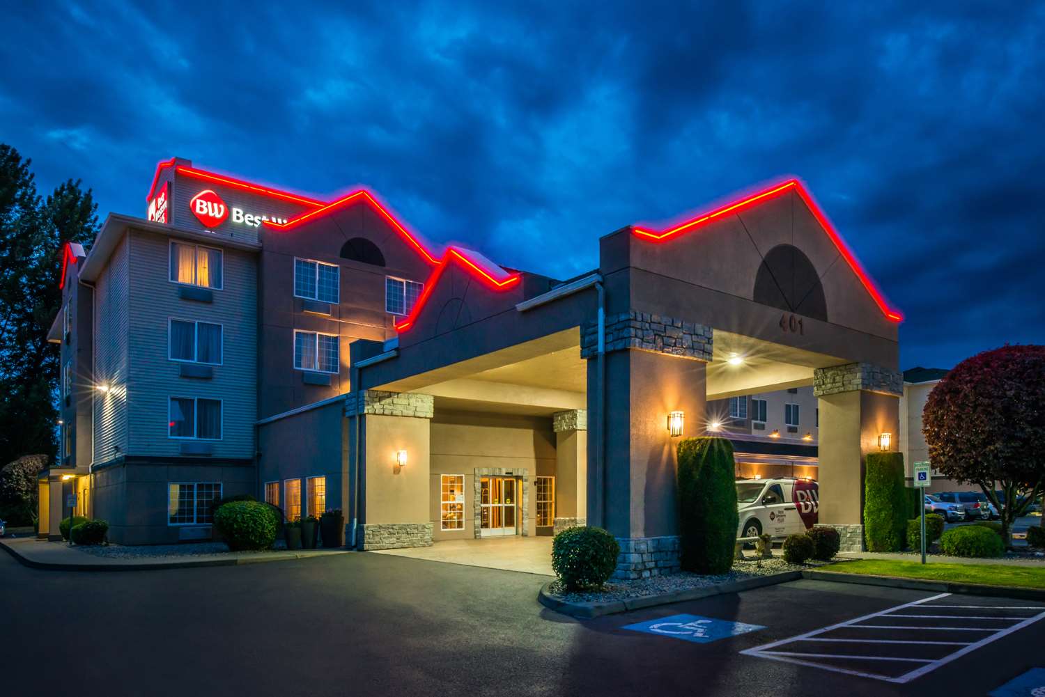 Pet Friendly Best Western Plus Mountain View Auburn Inn in Auburn, Washington