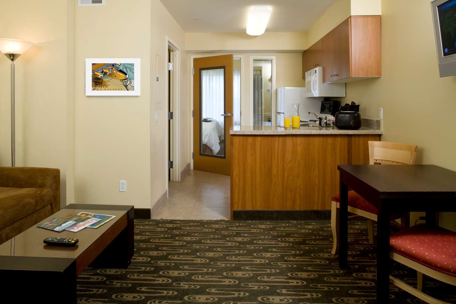 Pet Friendly Best Western Plus Navigator Inn & Suites in Everett, Washington