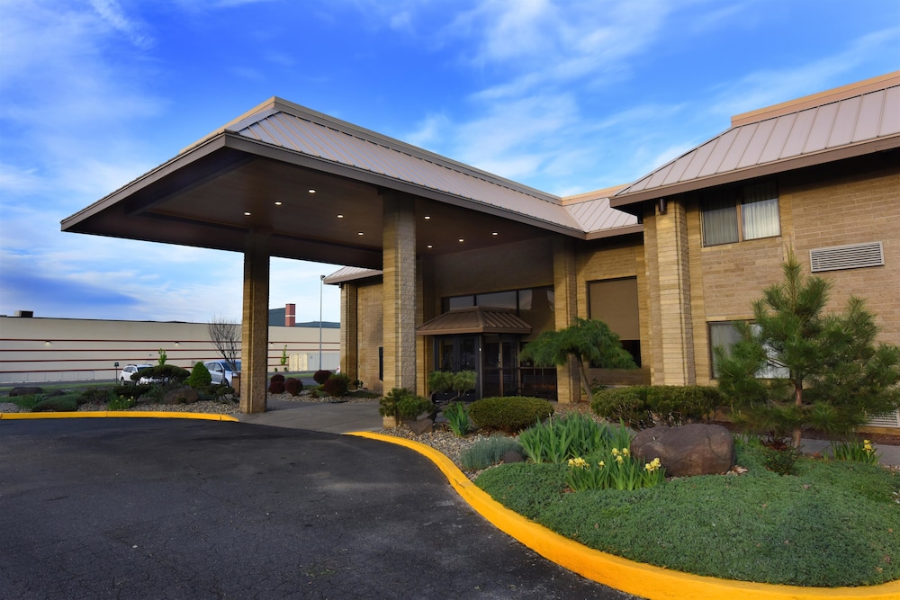 Pet Friendly Best Western Plus Ahtanum Inn in Yakima, Washington