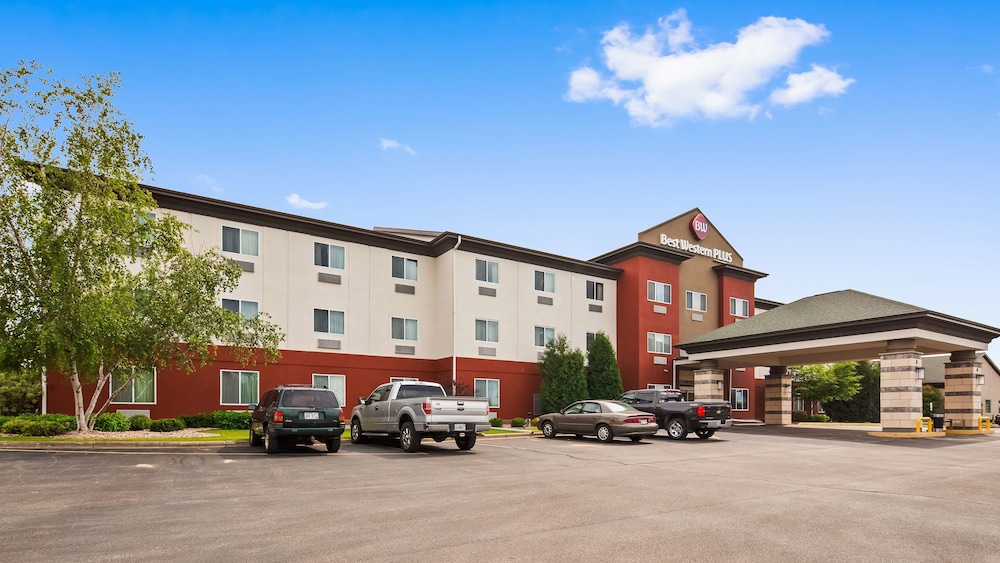 Pet Friendly Best Western Plus Sparta Trail Lodge in Sparta, Wisconsin