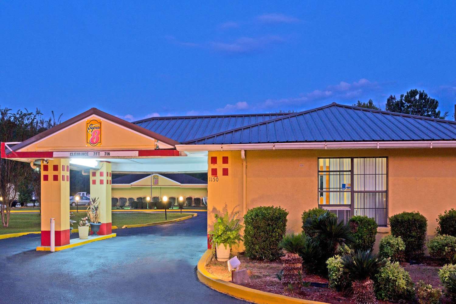 Pet Friendly Super 8 Chipley in Chipley, Florida