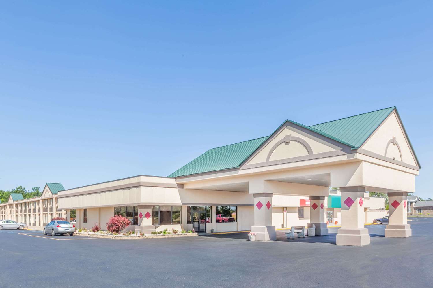 Pet Friendly Ramada Grayling Conference Center in Grayling, Michigan