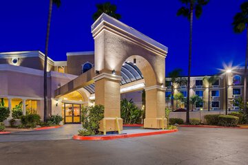Pet Friendly Best Western Escondido Hotel in Escondido, California