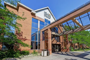 Pet Friendly Four Points by Sheraton St. Catharines Niagara Suites in Thorold, Ontario