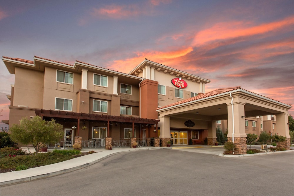Pet Friendly The Oaks Hotel and Suites an Ascend Hotel Collection Member in Paso Robles, California