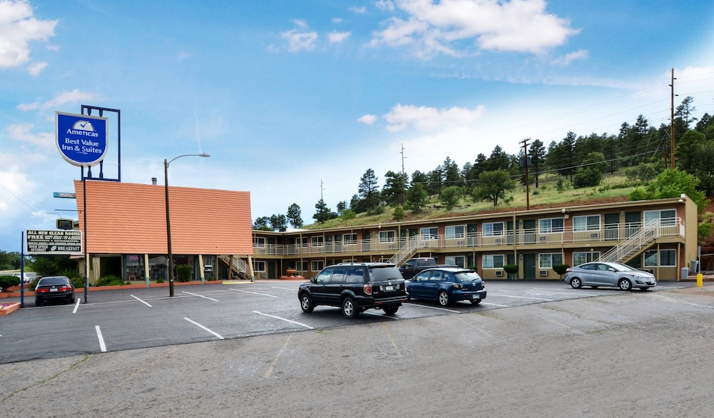 Pet Friendly Americas Best Value Inn & Suites in Flagstaff, Arizona