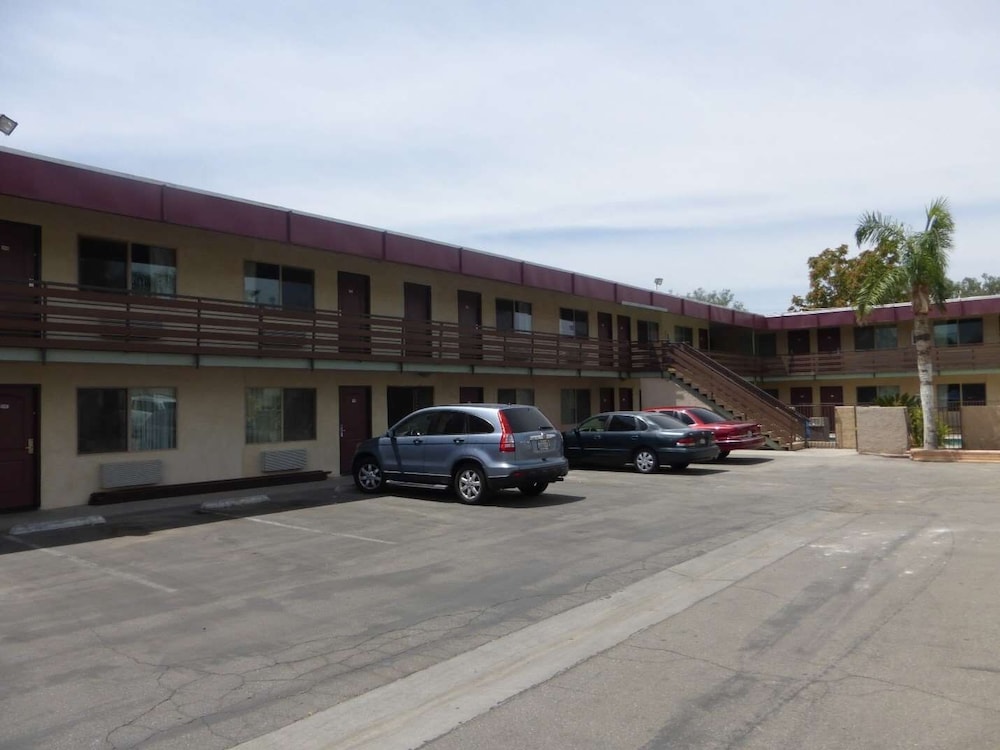 Pet Friendly Americas Best Value Inn-Oak Street in Bakersfield, California