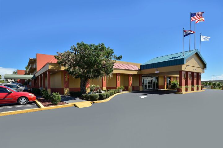 Pet Friendly Americas Best Value Inn - Cocoa / Port Canaveral in Cocoa, Florida