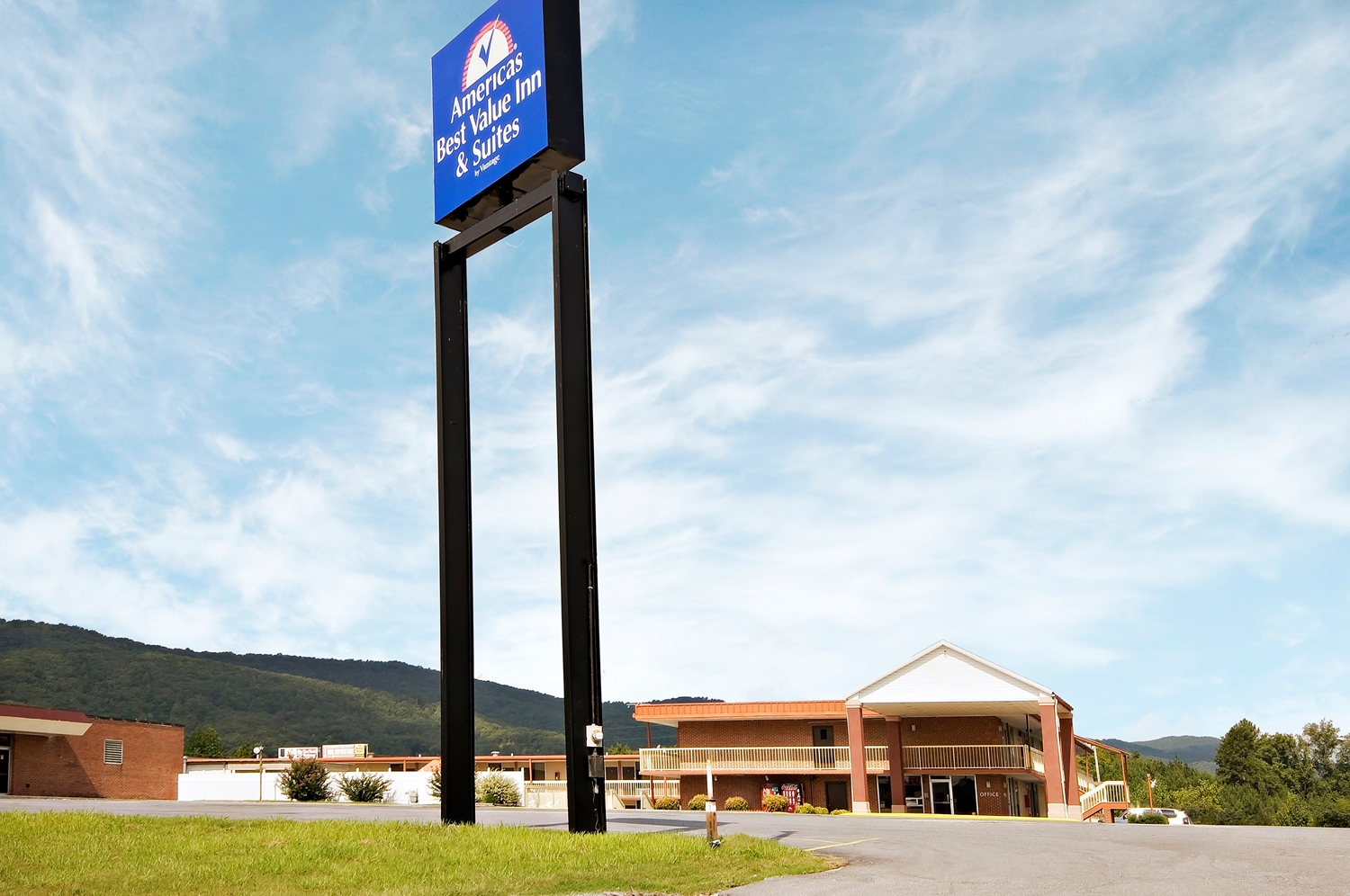 Pet Friendly Americas Best Value Inn & Suites in Dalton, Georgia