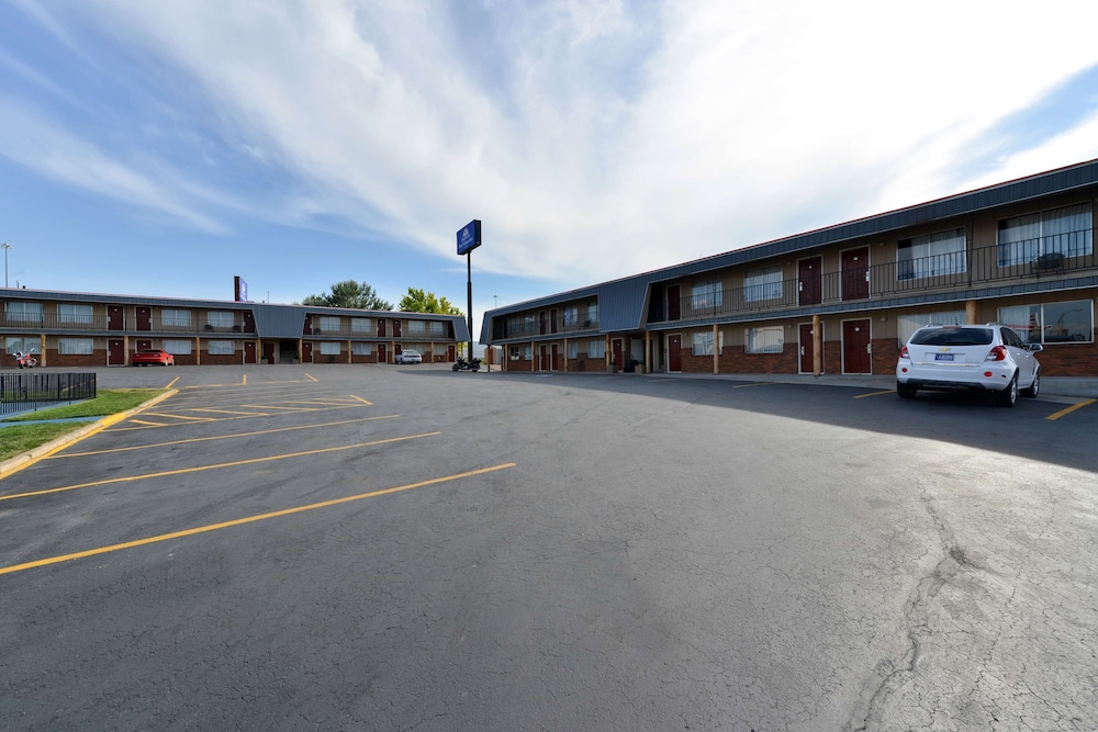 Pet Friendly Americas Best Value Inn-Wall in Wall, South Dakota