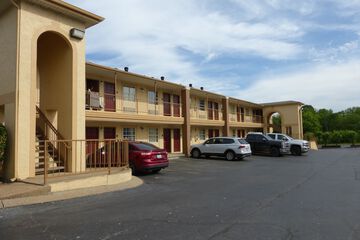 Pet Friendly Americas Best Value Inn in Columbia, Tennessee