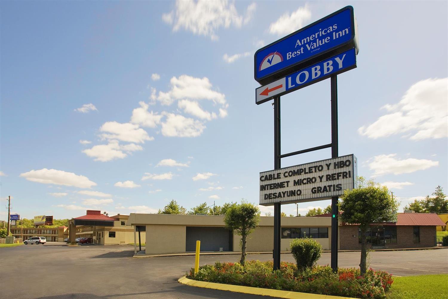 61 Best VERIFIED Pet Friendly Hotels in Nashville with Weight Limits