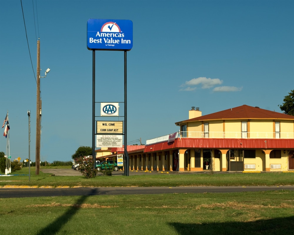 Pet Friendly Americas Best Value Inn in Abilene, Texas