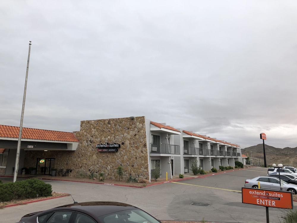 Pet Friendly Americas Best Value Inn & Suites - El Paso West in El Paso, Texas