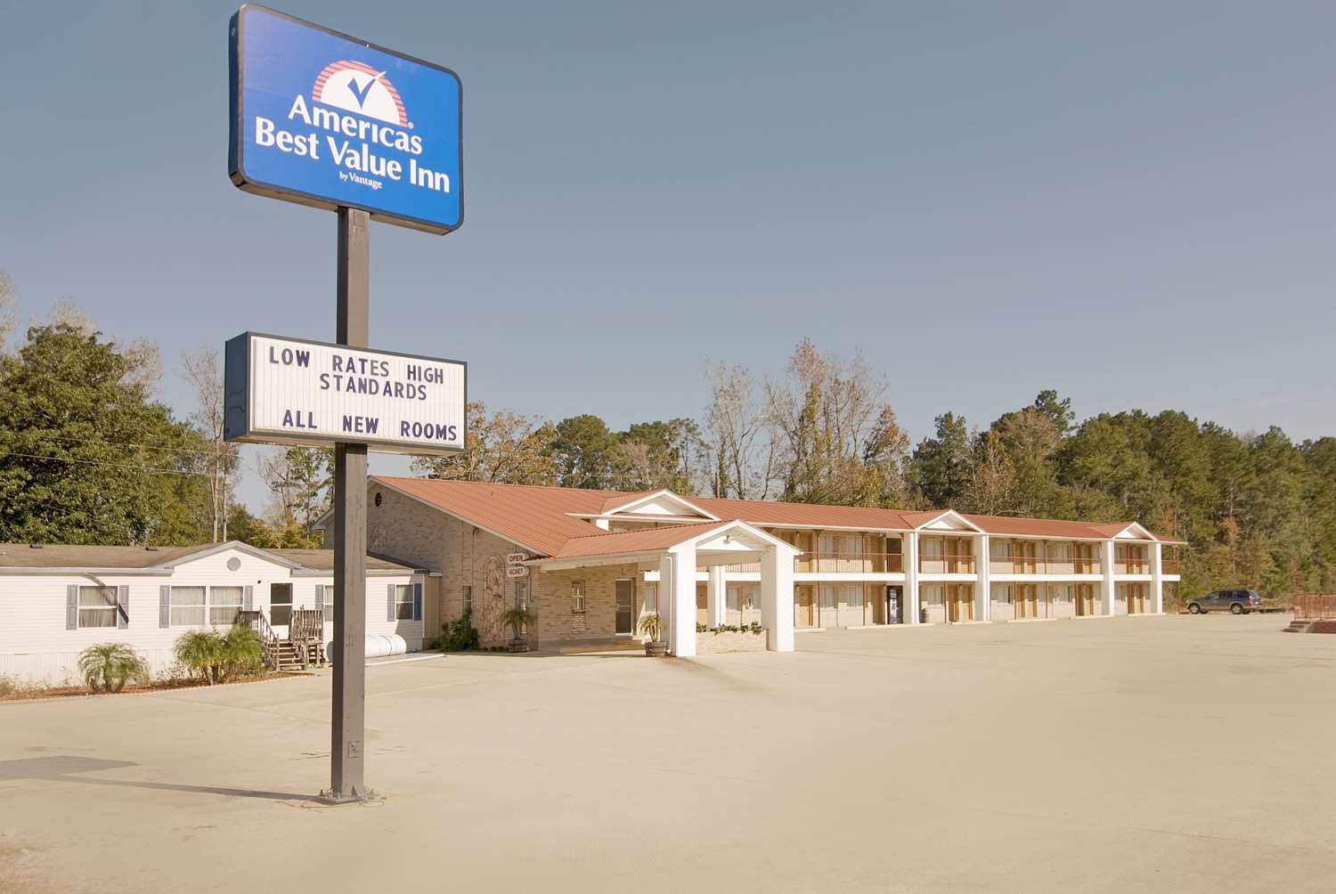 Pet Friendly Americas Best Value Inn in Jasper, Texas