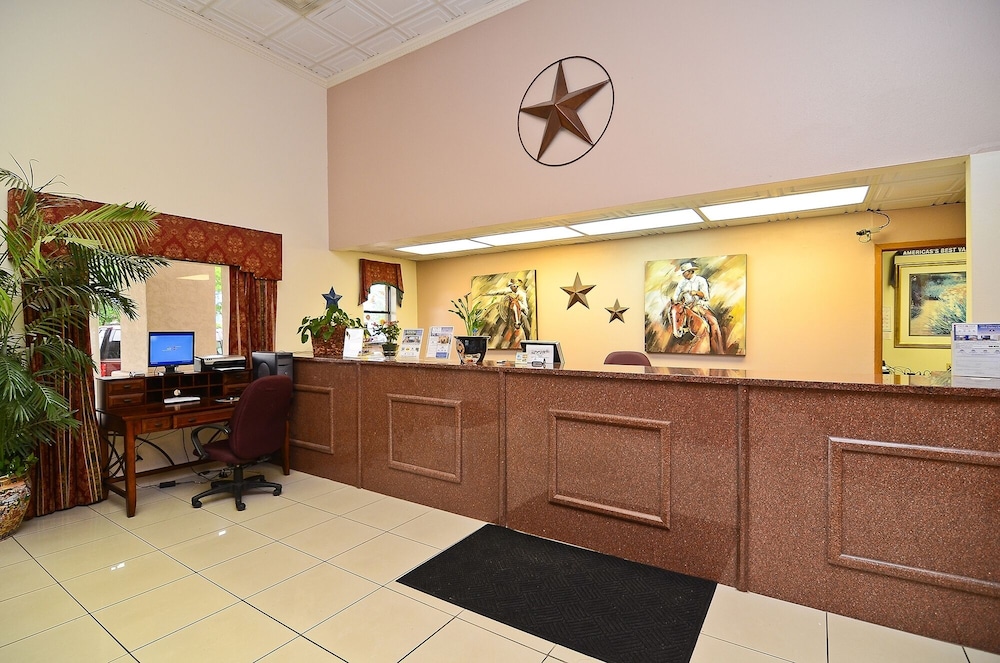 Pet Friendly Americas Best Value Inn in Sealy, Texas